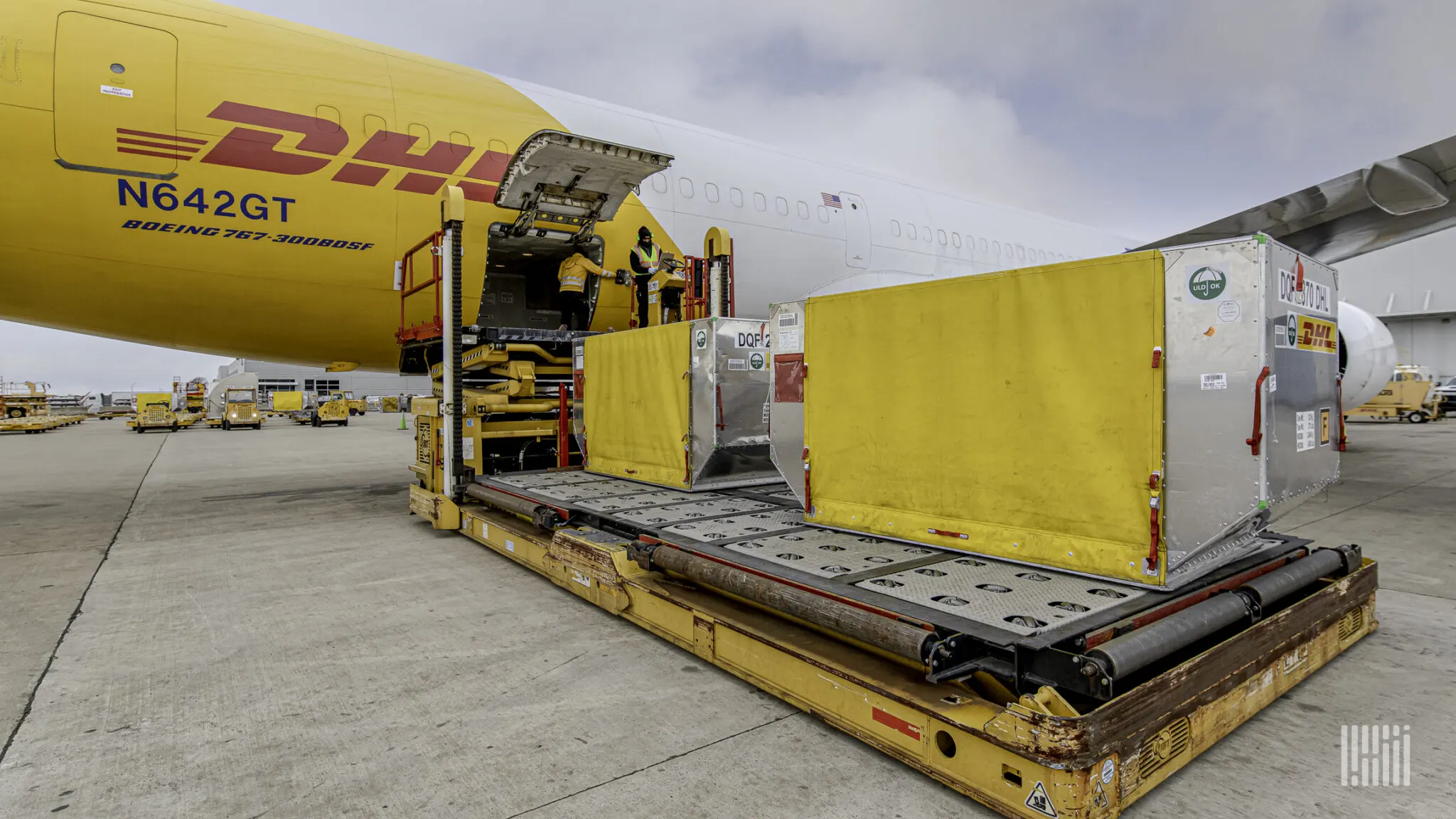 Tarifs 2024: DHL Express rejoint FedEx & UPS dans la course!